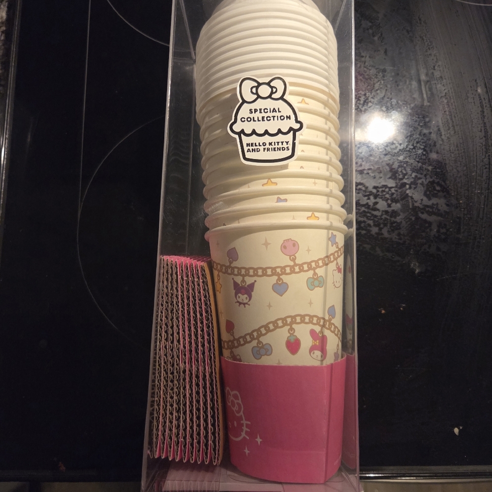 Sanrio NIP Hello Kitty & Friends 10 Disposable Hot Cups w/Lids & Cardboard Cozy